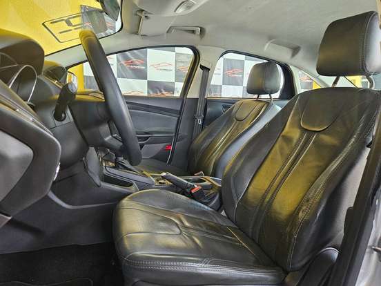 FORD-FOCUS-2013