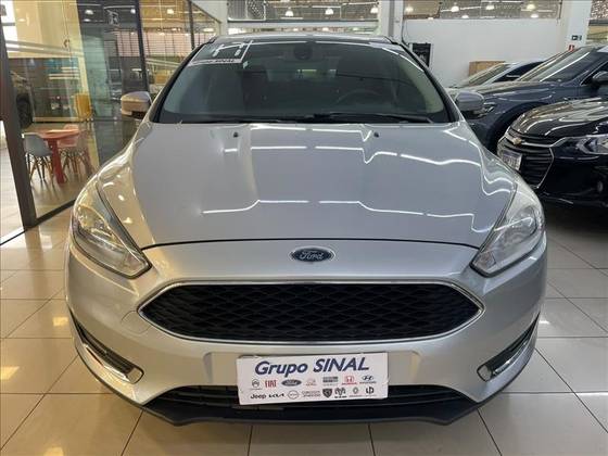 FORD FOCUS 2.0 SE PLUS FASTBACK 16V FLEX 4P POWERSHIFT
