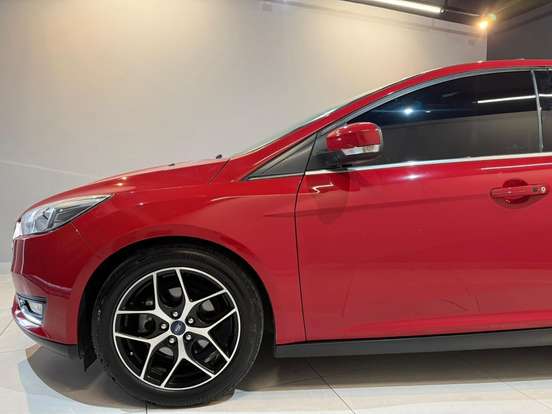 FORD-FOCUS-2017