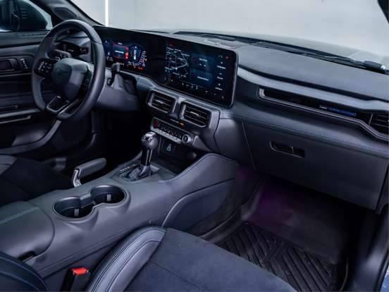 FORD-MUSTANG-2025
