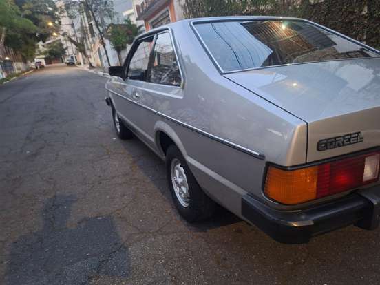 FORD-ESCORT-1986