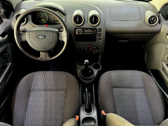 FORD-FIESTA-1.0 MPI PERSONNALITÉ 8V GASOLINA 4P MANUAL FORD-FIESTA-2004