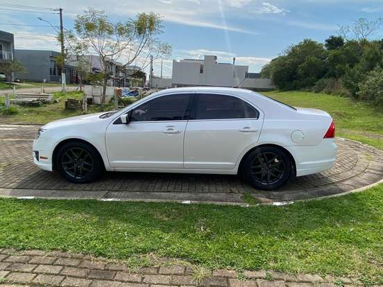 FORD-FUSION-2010