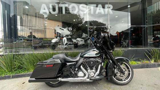 HARLEY-DAVIDSON STREET GLIDE 