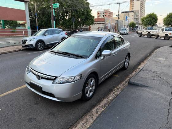 HONDA CIVIC 1.8 LXS 16V FLEX 4P AUTOMÁTICO