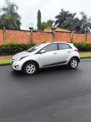 HYUNDAI-HB20X-2014