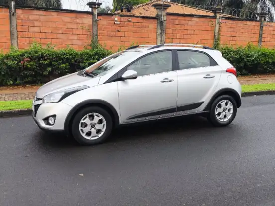 HYUNDAI-HB20X-1.6 16V PREMIUM FLEX 4P AUTOMÁTICO HYUNDAI-HB20X-2014