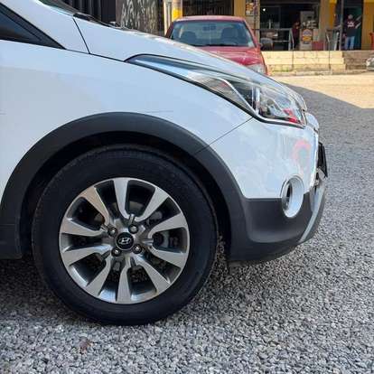 HYUNDAI-HB20X-2016