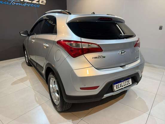 HYUNDAI-HB20X-2014