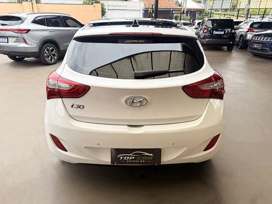 HYUNDAI-I30-1.8 MPI 16V GASOLINA 4P AUTOMATICO HYUNDAI-I30-2015