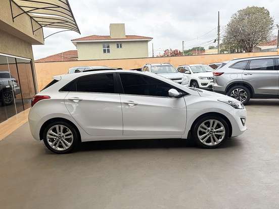 HYUNDAI-I30-1.8 MPI 16V GASOLINA 4P AUTOMATICO HYUNDAI-I30-2015