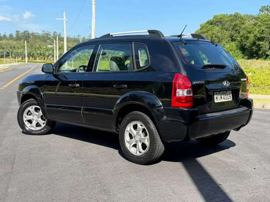 HYUNDAI-TUCSON-2.0 MPFI GL 16V 142CV 2WD GASOLINA 4P AUTOMÁTICO HYUNDAI-TUCSON-2009
