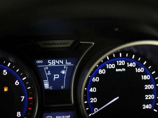 HYUNDAI-VELOSTER-2012