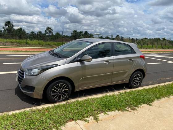 HYUNDAI HB20 1.6 COMFORT PLUS 16V FLEX 4P MANUAL