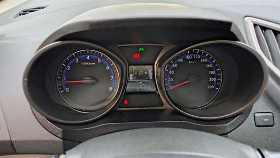 HYUNDAI-HB20S-2015