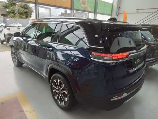 JEEP-COMMANDER-2024