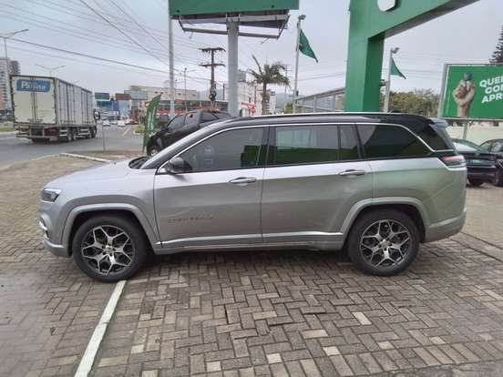 JEEP-COMMANDER-2024