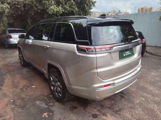 JEEP-COMMANDER-2024