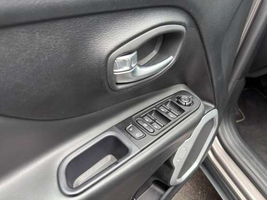JEEP-RENEGADE-1.8 16V FLEX LONGITUDE 4P AUTOMÁTICO JEEP-RENEGADE-2019