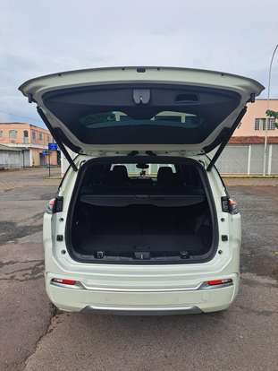 JEEP-COMMANDER-2023