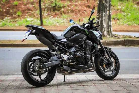 KAWASAKI-Z900-2024