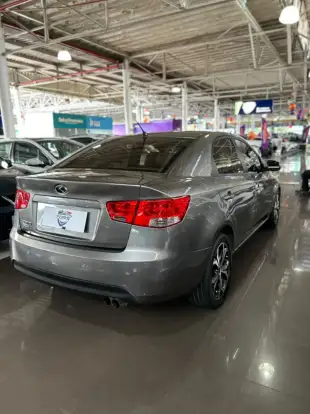 KIA-CERATO-1.6 EX3 SEDAN 16V GASOLINA 4P MANUAL KIA-CERATO-2011