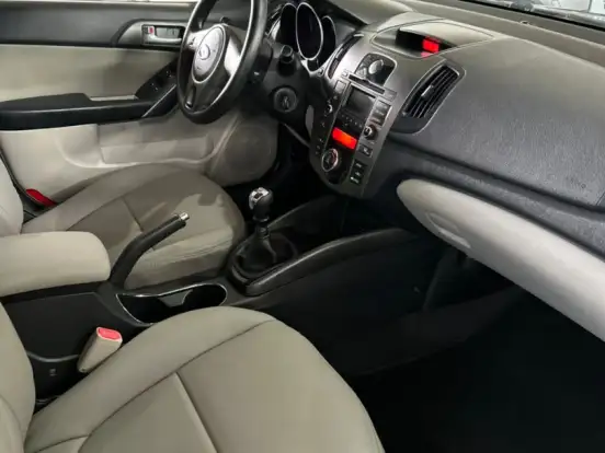 KIA-CERATO-1.6 EX3 SEDAN 16V GASOLINA 4P MANUAL KIA-CERATO-2011