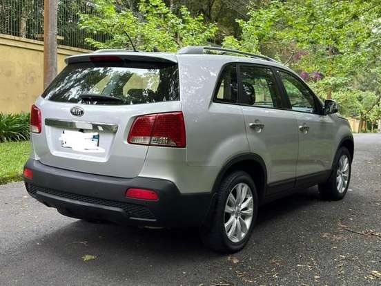 KIA-SORENTO-2.4 16V GASOLINA EX 7L 4WD AUTOMÁTICO KIA-SORENTO-2010