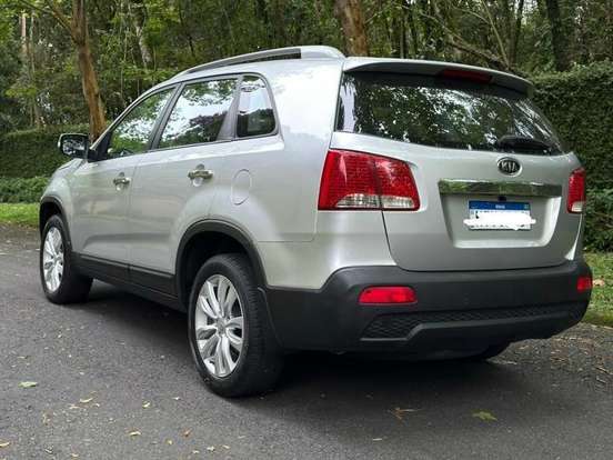 KIA-SORENTO-2.4 16V GASOLINA EX 7L 4WD AUTOMÁTICO KIA-SORENTO-2010