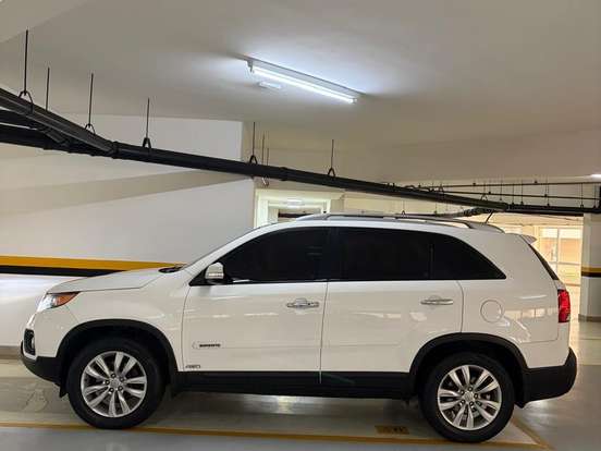 KIA-SORENTO-3.5 V6 GASOLINA EX 7L 4WD AUTOMÁTICO KIA-SORENTO-2012