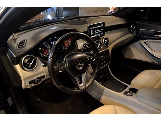 MERCEDES-BENZ-CLA 200-1.6 FIRST EDITION TURBO GASOLINA 4P AUTOMATIZADO MERCEDES-BENZ-CLA 200-2013