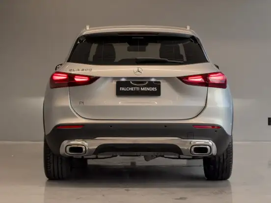MERCEDES-BENZ-GLA 200-2025