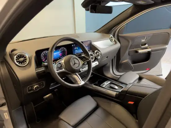 MERCEDES-BENZ-GLA 200-2025