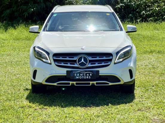 MERCEDES-BENZ-GLA 200-2017