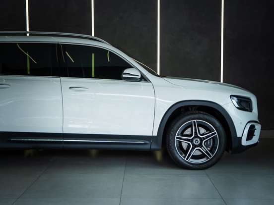 MERCEDES-BENZ-GLB 220-2024