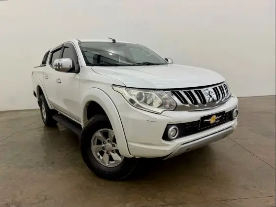 MITSUBISHI L200 TRITON 2.4 16V TURBO DIESEL SPORT HPE TOP CD 4P 4X4 AUTOMÁTICO