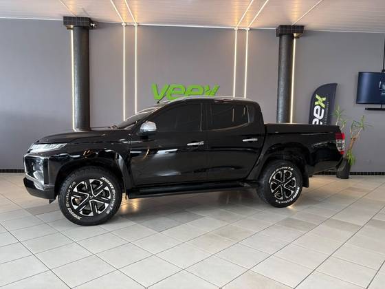 MITSUBISHI L200 TRITON 2.4 16V TURBO DIESEL SPORT HPE-S CD 4P 4X4 AUTOMÁTICO