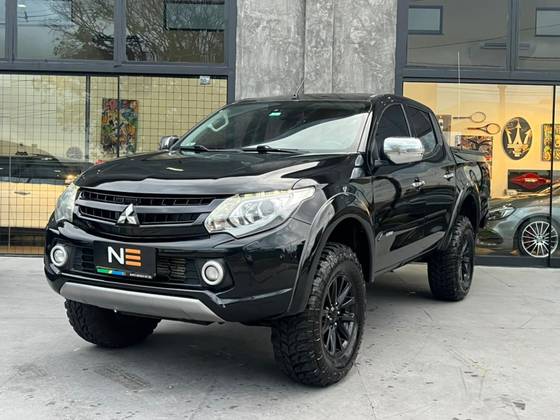 MITSUBISHI L200 TRITON 2.4 16V TURBO DIESEL SPORT HPE-S CD 4P 4X4 AUTOMÁTICO