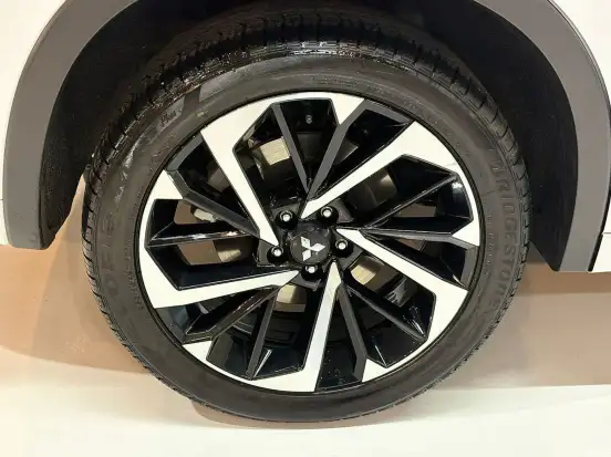 MITSUBISHI-OUTLANDER-2.4 PHEV SIGNATURE S-AWC DHT MITSUBISHI-OUTLANDER-2026