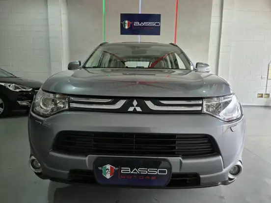 MITSUBISHI-OUTLANDER-3.0 GT 4X4 V6 24V GASOLINA 4P AUTOMÁTICO MITSUBISHI-OUTLANDER-2014