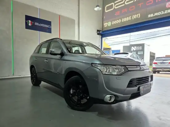 MITSUBISHI-OUTLANDER-3.0 GT 4X4 V6 24V GASOLINA 4P AUTOMÁTICO MITSUBISHI-OUTLANDER-2014