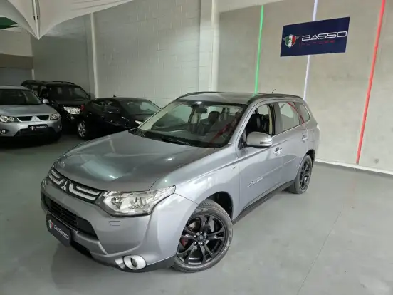 MITSUBISHI-OUTLANDER-2014