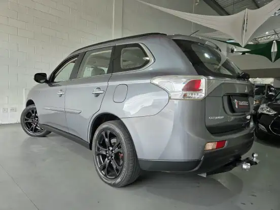 MITSUBISHI-OUTLANDER-3.0 GT 4X4 V6 24V GASOLINA 4P AUTOMÁTICO MITSUBISHI-OUTLANDER-2014
