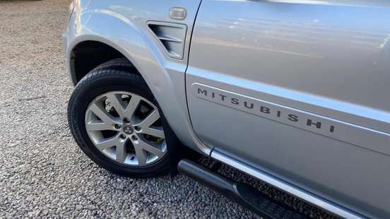 MITSUBISHI-PAJERO TR4-2.0 4X2 16V 140CV FLEX 4P AUTOMÁTICO MITSUBISHI-PAJERO TR4-2012