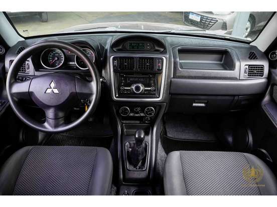 MITSUBISHI-PAJERO TR4-2012