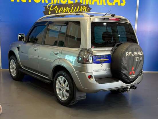 MITSUBISHI-PAJERO TR4-2.0 4X4 16V 140CV FLEX 4P AUTOMÁTICO MITSUBISHI-PAJERO TR4-2011