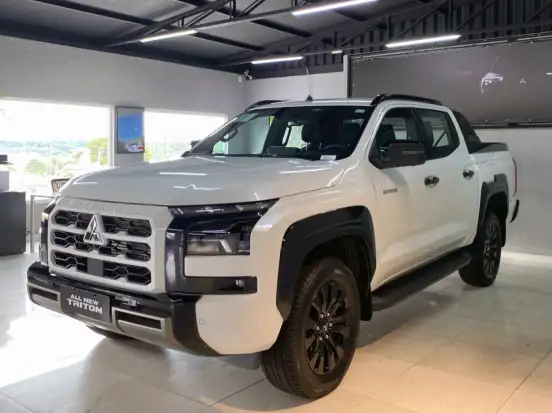 MITSUBISHI-TRITON-2026
