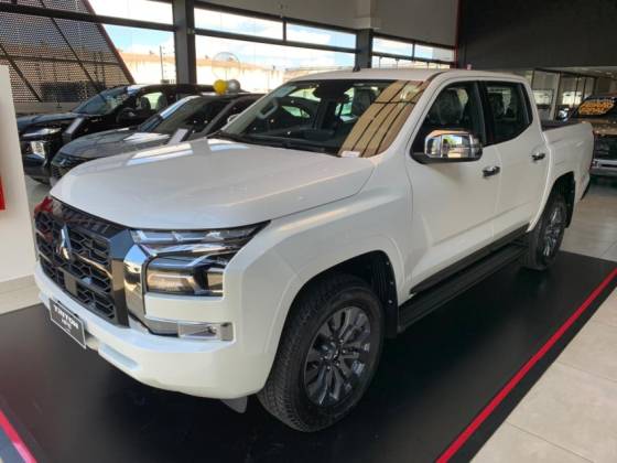 MITSUBISHI TRITON 2.4 BITURBO DIESEL CD HPE 4X4 AUTOMÁTICO