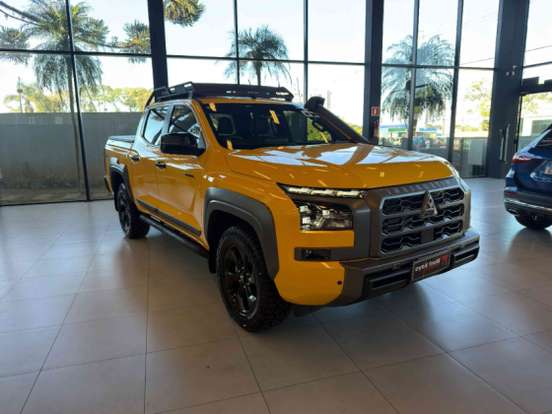 MITSUBISHI-TRITON-2025