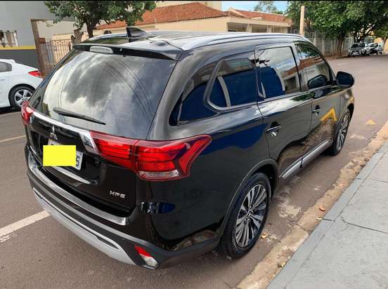 MITSUBISHI-OUTLANDER-2019